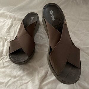 Bzees Brown Chunky Wedge Sandal Size 9.5